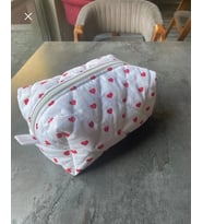 Kalpli Makyaj Çantası