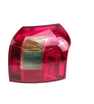 Stop Lambası Corolla 02-03 H.B Sol (Oem No: 81561-02150)