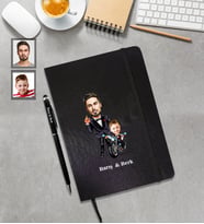 Kişiye Özel Babalar Günü Baba Erkek Çocuk Karikatürlü Siyah Defter Kalem Hediye Seti Model-4