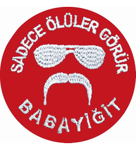 Single Sword ''SADECE ÖLÜLER GÖRÜR BABAYİĞİT'' Yazılı Cırtlı Nakış Arma, Patch, Peç Model KIRMIZI-BEYAZ