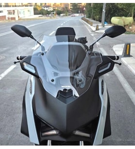 MOTOCAM Yamaha Xmax Techmax Ön Cam 2025-2026 Model 39cm Şeffaf Renkli 4mm Asansörlü