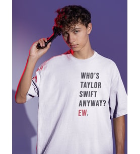 Who Is Taylor Swift Anyway ? Ew. Sırt Yazılı Unisex Oversize Taylor Swift Şarkıcı Tişört