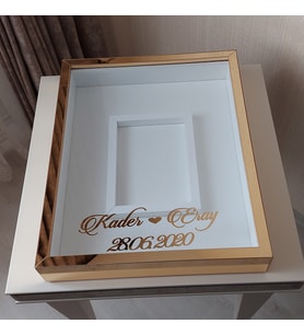 40x50 Cm Yeni Trend 8 Cm Derinliğinde Gold Pleksi Kaplı Fotoğraf Bölümlü Çerçeve! Gül Kutusu