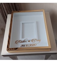 40x50 Cm Yeni Trend 8 Cm Derinliğinde Gold Pleksi Kaplı Fotoğraf Bölümlü Çerçeve! Gül Kutusu