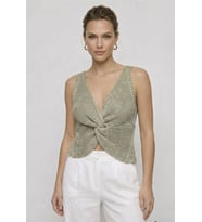 Twist Knot Detaylı Premium Kadın Triko Bluz – V Yaka Örgü Dokulu Şık Crop Tasarım