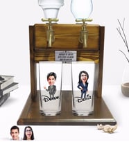 BK Gift Kişiye Özel Erkek ve Kadın Tasarımlı İkili Rakı Bardağı ve Çift Musluklu Doğal Ahşap Rakı Standı-2 (Model 1)