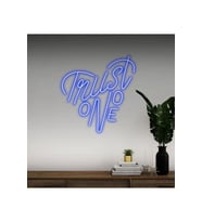 Trust No One Yazılı Neon Tabela