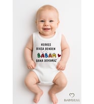 Herkes Bıksa Benden, Babam Bana Doyamaz Yazılı Kolsuz Bebek Body Pamuklu Çıtçıtlı Zıbın Yazlık Tulum (Beyaz)