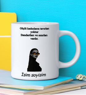 Komik - Esprili Kupa GÜÇLÜ KADINLARIN TRANVALARI YOKTUR Tasarımlı İsim Soyisim Yazılı Kişiye Özel Kupa Bardak