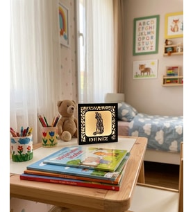 Kişiye Özel İsimli Geometrik Kedi Tasarımlı Ahşap LED Gece Lambası - 14x14 cm
