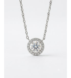 Kadın Moissanite Tek Taş ve Etrafı Sıralı Taş Detay Gümüş Kolye