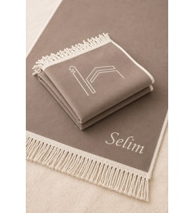İsme Özel Kabe İşlemeli Lüks Kadife Seccade - Çeyizlik, Hac Umre Hediyelik Namazlık - Açık Kahve