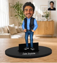 Kişiye Özel Fotoğraflı Klasik-Spor Biblo - Siyah Yelekli Ahşap Karikatür Günlük Şık Stil Fotoğraflı İsimli Hediye İsme Özel Sportif Şık Erkek Karikatür Biblo - Arkadaşa ve Sevgiliye Yeni İş Hediyesi