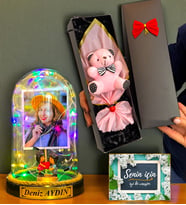Kişiye Özel Renkli Led Işıklı Fanus ve Kutusunda Pembe Ayıcık Buketi (Model 6)