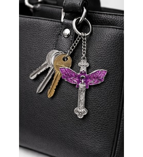Gotik Kuru Kafa Mor Kanat Detaylı Çapraz Anahtarlık Metal Unisex