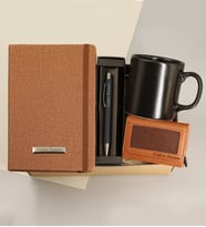 Kişiye Özel Termo Deri Taba Defter & Kişiye Özel Metal Tükenmez Kalem &  Kupa Bardak &  Kişiye Özel Mekanizmalı Erkek Cüzdan Hediye Seti