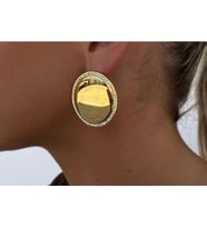 Gold Renk Sıra Taşlı Yuvarlak Çivi Modeli Çelik Küpe
