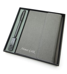 Signator® Codex  N329 Kişiye Özel Defterli Set - İsme Özel Siyah Kalem + İsme Özel Gri Defter + İsme Özel 32 Gb Usb Bellek  İsme Özel Kutusunda Hediyelik Set (Karışık)