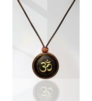 Om Ahşap Kolye N11.31934