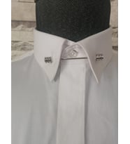 Gümüş renk kenarları silindir kesim  zincirli halter yaka iğnesi