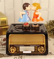 Nostaljik Radyo Görünümlü Romantik Öpücük Hareketli Müzik Kutusu