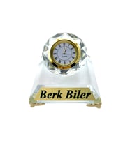 Kişiye Özel Tasarım Kristal Cam Kaideli Masa Saati, Kaideli Saat, Cam Kaideli Saat, Cam Saat, Kristal Saat, Masa Saati, Kaideli Saat, Ofis Saat, Hediye Saat, Ofis Hediyesi, İş Hediyesi, Doğum Günü Hediyesi