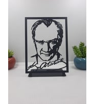 Gowpenart Atatürk Çerçeveli Masaüstü Siyah Metal Büst - Ev / Ofis Dekoru - Hediye Biblo - 18 x 13 Cm