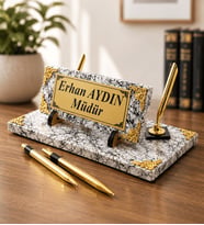 Kişiye Özel Çift Kalemli ve Saatli Premium Beyaz Mermer Desenli Masa İsimliği