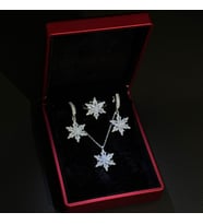 925 Ayar Gümüş Lotus Set - Işıklı Kutuda Set Kolye - Küpe - Yüzük Set (Parlak Beyaz)