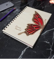 Kişiye Özel Kelebek Desenli Ahşap Kapaklı Defter - Ajanda - İsme Özel - A5 60 Yaprak (120 SAYFA) Hediyelik (Kırmızı)