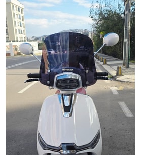 MOTOCAM Yuki Risotto 50 Ön Cam 2022-2026 Model 39cm Siyah Renkli 4mm APARATSIZ