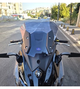 MOTOCAM Sym Maxsym TL 508 Ön Cam 2022-2026 Model 41cm Füme Renkli 4mm SPORTİF