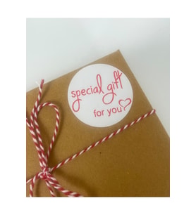 Special Gift You Kalpli Kırmızı Yazılı 5 Cm Yuvarlak Etiket 100 Adet