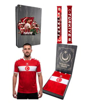 TÜRKİYE ORİJİNAL LİSANSLI HUMMEL KIRMIZI TÜRKİYE FORMASI UV KUTU ve ATKI HEDİYELİ