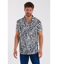 Erkek Siyah Kısa Kollu Pamuklu Desenli Slimfit Apaş Yaka Gömlek 21Y-4300594-09