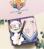 Kadınlar Günü Hediye Kutusu (Pembe)