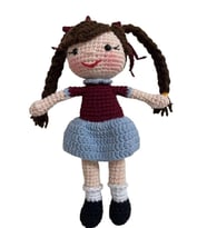Bordo Mavi Öğrenci Kız Bebek Amigurumi Organik Anahtarlık Oyuncak