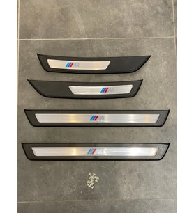 BMW F10 5 Serisi (2010-2016) Kapı Eşiği Koruma Plakası Seti – M5 Uyumlu