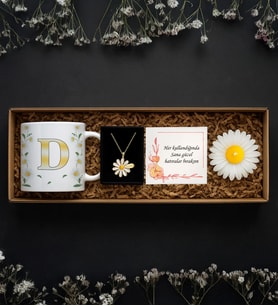 BK Gift Kişiye Özel Çiçek Temalı Hediye Seti-2  Kolye, Mum, Beyaz Kupa, Not Kartı ve Özel Kutulu Sevgiliye Hediye, Arkadaşa Hediye