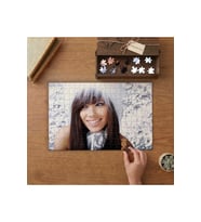 Beyaz Şapkalı Kız Tasarımı 240 parça Ahşap Puzzle Ahşap Kutuda MP00603