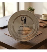Atatürk Tasarımlı Ayaklı Gümüş Metal Tabak Plaket - Kişiye Özel Baskılı Teşekkür Ödülü
