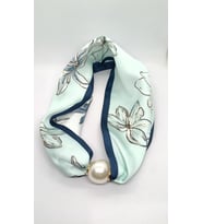 Buz Mavisi Çiçek Desenli İncili Fular Kolye (44 cm)