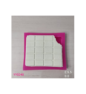 YY0240 Ucu Isırılmış Çikolata Silikon Kalıp