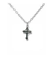 Motifli Haç Figürlü Unisex Metal Kolye – 60 cm Zincirli Gotik ve Anlamlı Tasarım (Gümüş)