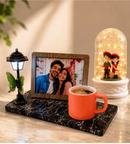 Kişiye Özel Fotoğraflı Sokak LambalıTuruncu Türk Kahvesi Fincanı ve LED Işıklı Fanus (oturan çiftli)
