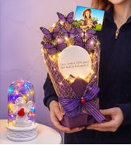 Aynalı Tasarım Fotoğraflı Led Işıklı Mor Kelebek Buketi (Renkli Işıklı Fanus Hediyeli) (Model 1)
