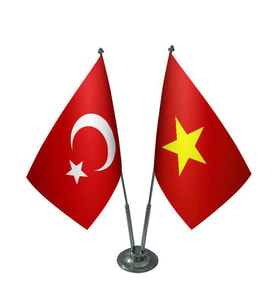 Masa Üstü Vietnam Bayrağı Türk Bayrağı İkili Krom Direk Masa Bayrak Seti