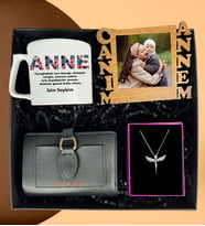 Anneler Gününe Özel Canım Annem Ahşap Çerçeve Siyah Cüzdan Melek Kolye Ve Çiçek Anne Tasarımlı Nescafe Ve Çay Fincanı