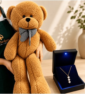 Işıklı Kutuda 925 Ayar Gümüş Altın Kaplama Üçlü Tektaş Kolye ve 80 cm Kahve Peluş Ayıcık Hediye