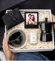 Kadınlara Özel Fotoğraflı Çerçeve Cüzdan Mum Moka Pot Ve Fincan Seti